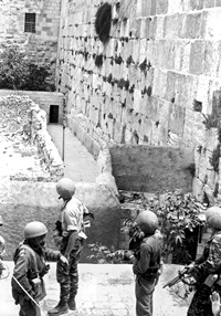 שער המוגרבים והכותל המערבי